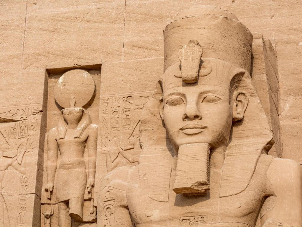 През 1941 г. разкриването на дузина царски египетски гробници в