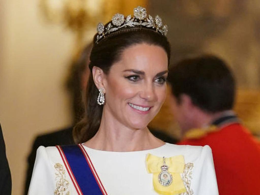 Кейт Мидълтън изнесе рядка тиара от кралските трезори за държавния