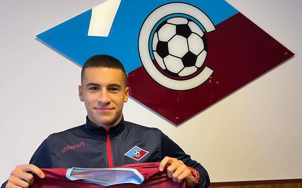 Юношите на Септември София Валентин Доцев и Петър Миленов подписаха