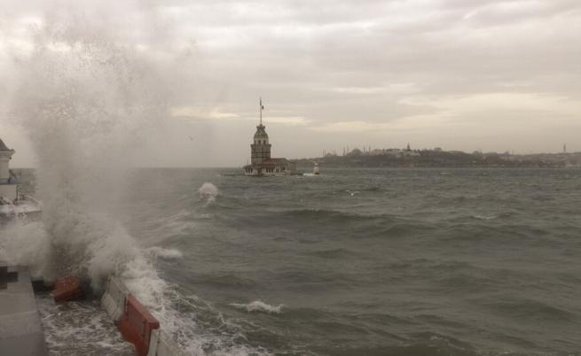 Лошо време и в Турция: Силни бури и проливни дъждове причиниха наводнения