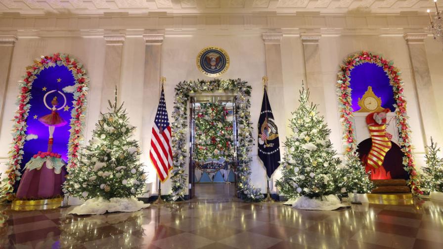 Приказната коледна украса на Белия дом