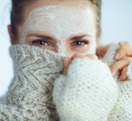 Студеният вятър снегът и сухият въздух влияят негативно на кожата