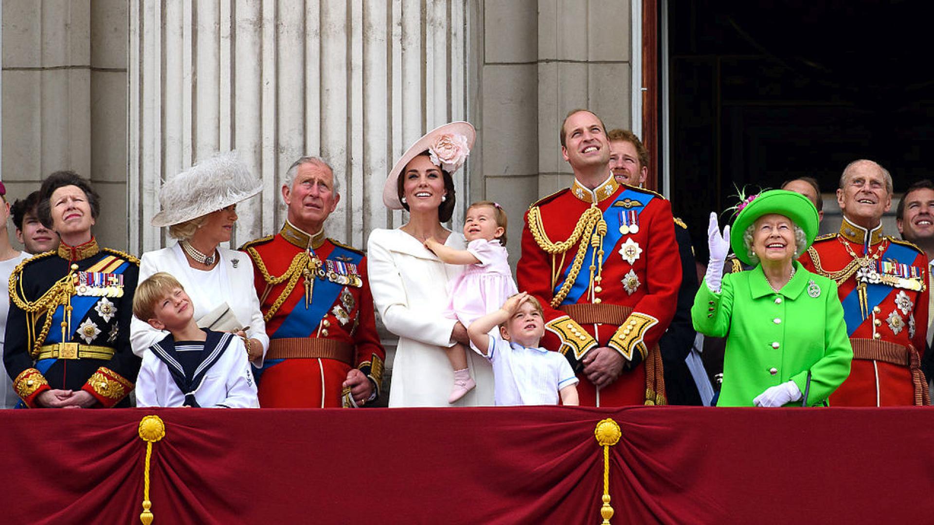 Изключително увлекателната книга на Валентин Лоу която хвърля светлина върху