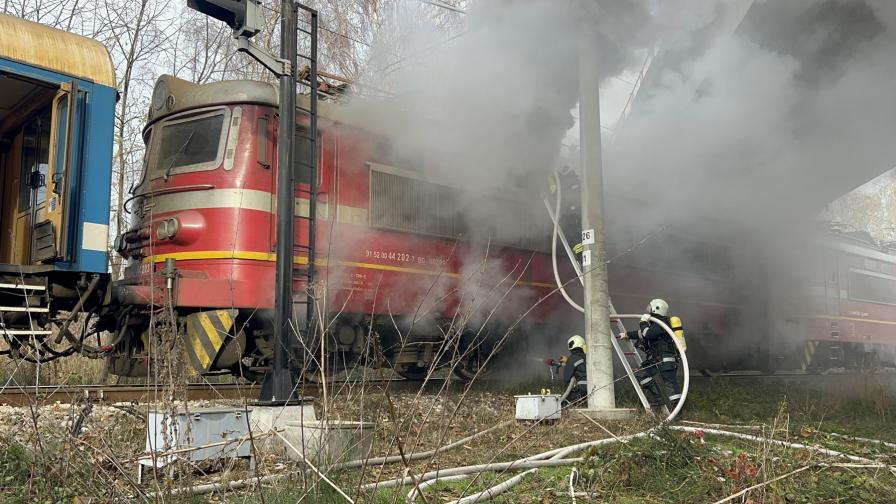 Влак с 40 пътници се запали край гара "Тулово"