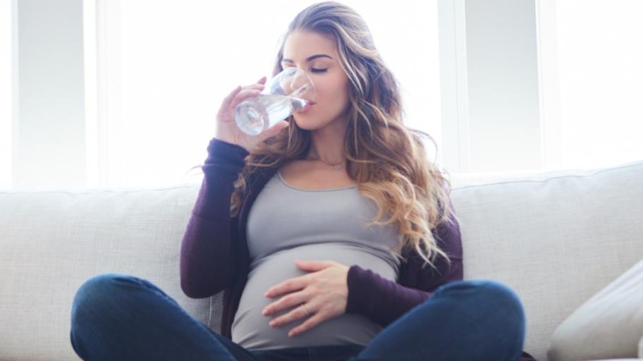 Пийте вода така и няма да бъдете дехидратирани по време на бременността