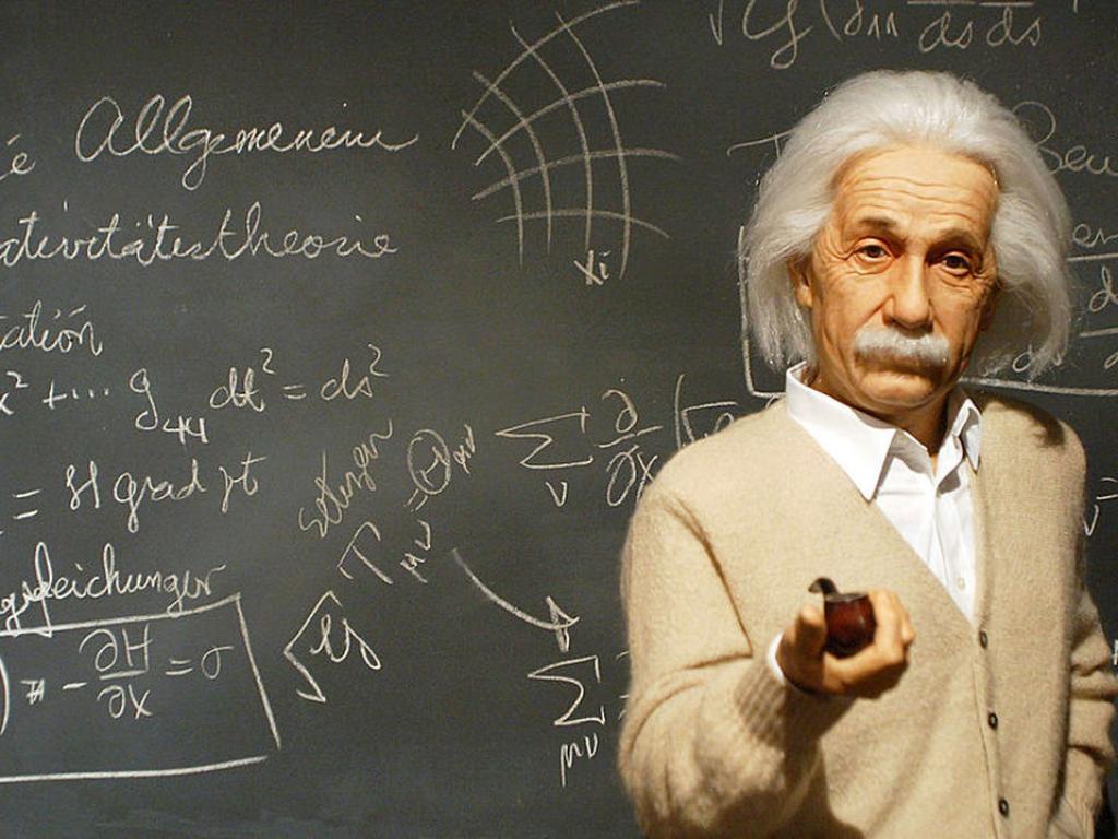 Алберт Айнщайн е роден в Улм, Германия през 1879 г. и