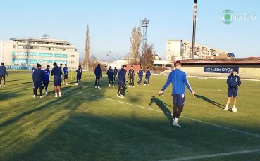Левски тренира без крайни бранители (видео)