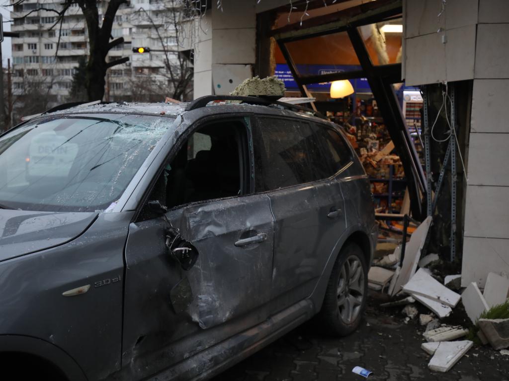 Кола се вряза в магазин в София. Инцидентът е станал