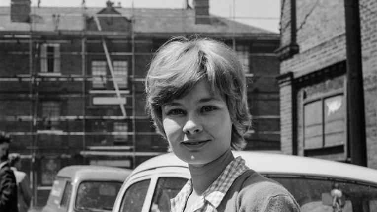  Джуди Дженч - мемоари за младостта 