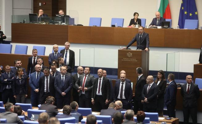  скандал и митинг Народно събрание 