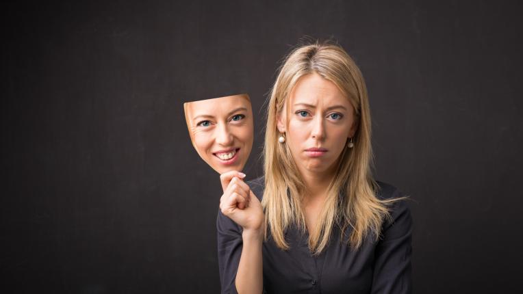  Тези 4 зодии са привикнали да крият същинското си лице 