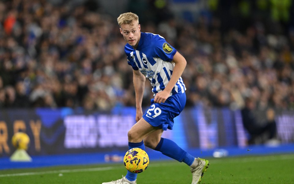 Централният защитник на Брайтън Жан Пол ван Хеки подписа нов