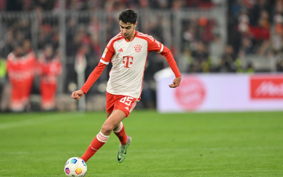 Байерн Мюнхен победи Щутгарт с 3:0 в мач от Бундеслигата.