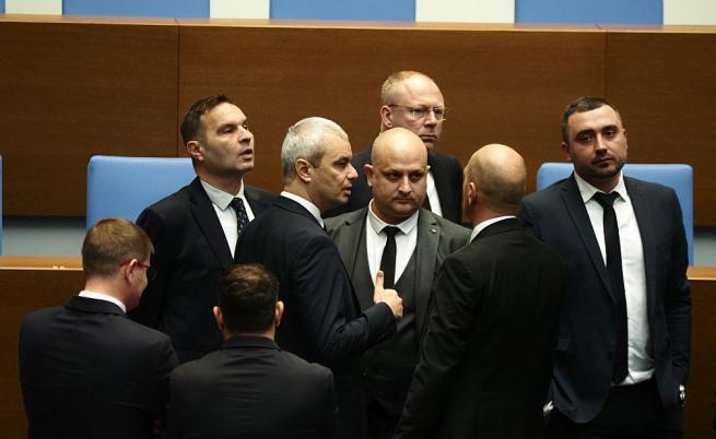 Скандал в парламента, наказаха Костадинов