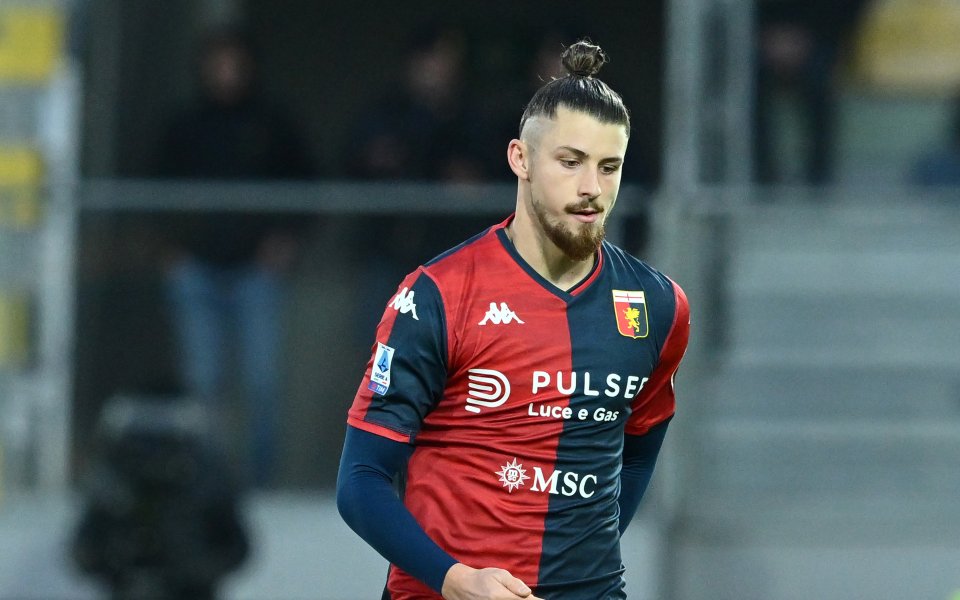 Испанският гранд Барселона проявява интерес към  румънския национал от Дженоа