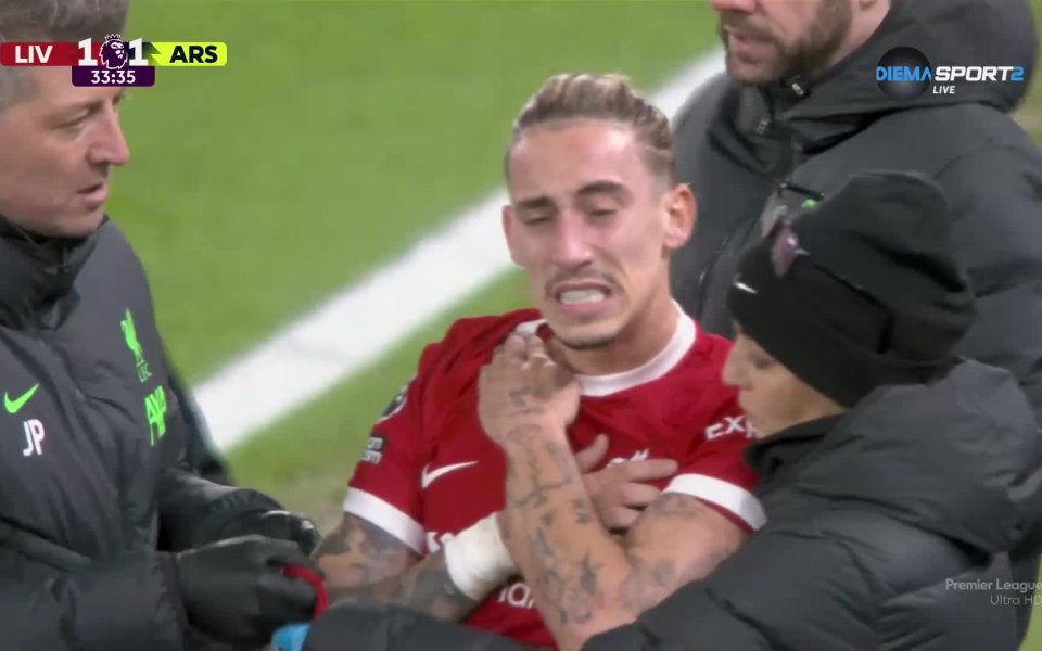 В средата на първата част между Ливърпул и Арсенал на