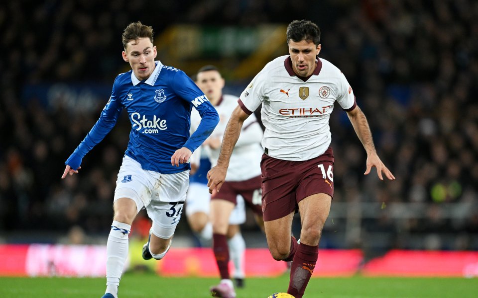 Евертън и Манчестър Сити играят при резултат 1:0 в двубой от 19-я