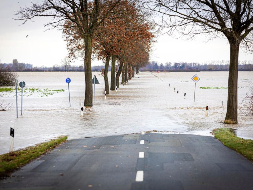 Почти цяла Долна Саксония е под вода след обилните валежи,