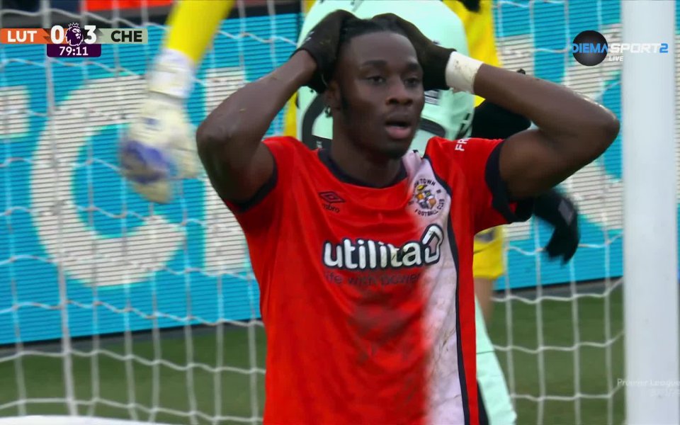 В 79-а минута на двубоя между Челси и Лутън Адебайо достигна