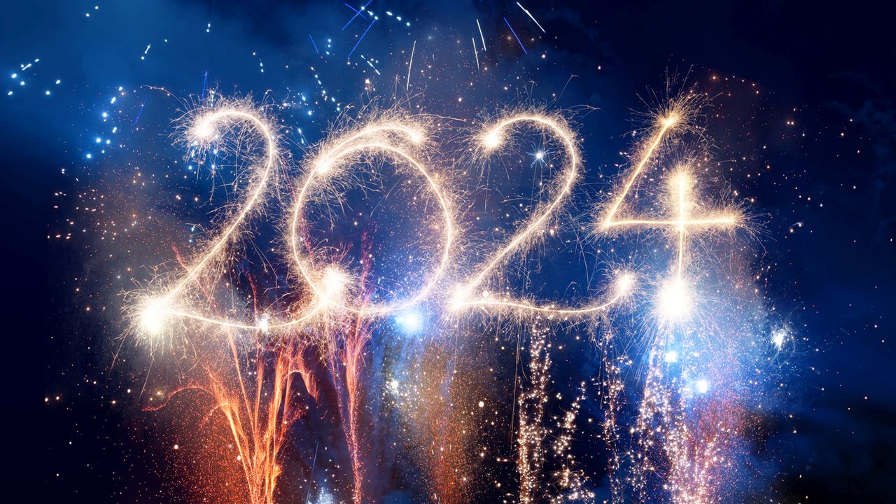 <p><iframe frameborder="0" height="618" scrolling="no" src="https://assets.pinterest.com/ext/embed.html?id=472666923394386990" width="345"></iframe></p>

<p><strong>Отидете на леден риболов&nbsp;(Канада)</strong></p>

<p>Какво по-добро начало на годината от излет до замръзнало езеро, последван от изпичането на вкусна, прясно уловена риба? Намерете най-студения водоем, до който имате безопасен достъп, и изпратете старата година така, както правят канадците</p>