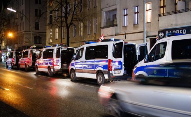 Стотици арести, ранени полицаи и жертва в Германия