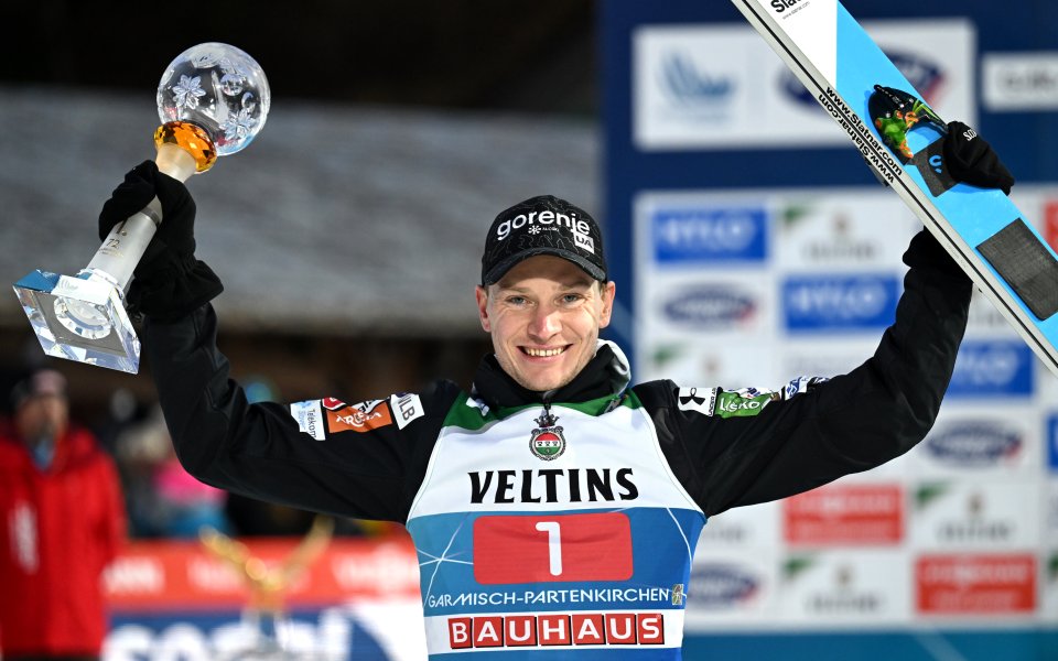 Анже Ланишек от Словения спечели състезанието по ски скокове от