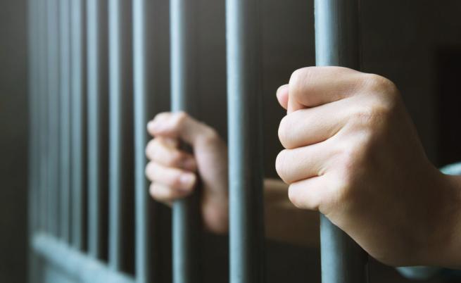 Затворници заплашват със съд, заключват ги по време на слънчевото затъмнение
