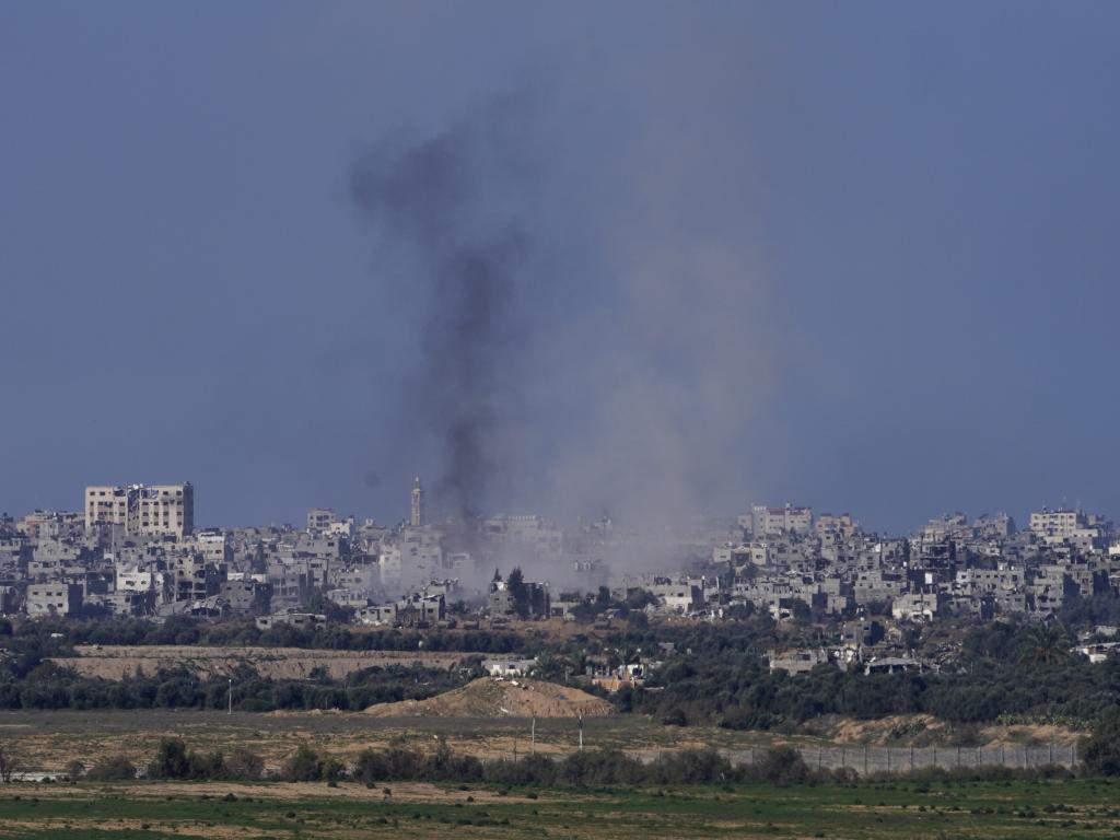 Израелската армия заяви че е нанесла удари по позиции на