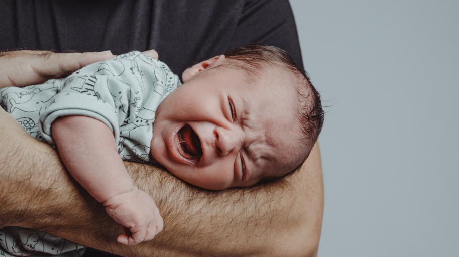 Просто обяснено: Защо се ядосват бебетата? И какво ги кара да плачат?