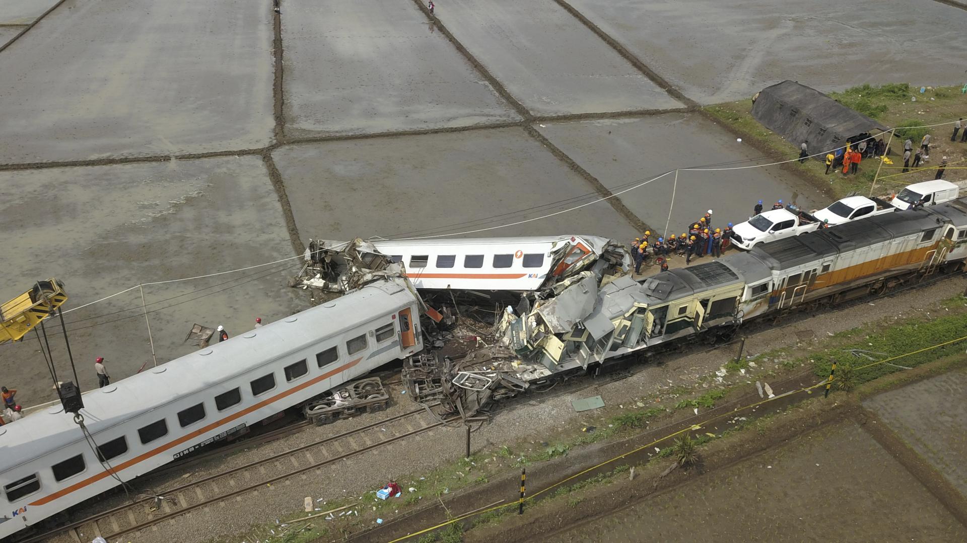 Два ескспресни влака се сблъскаха в източна Словакия в понеделник при