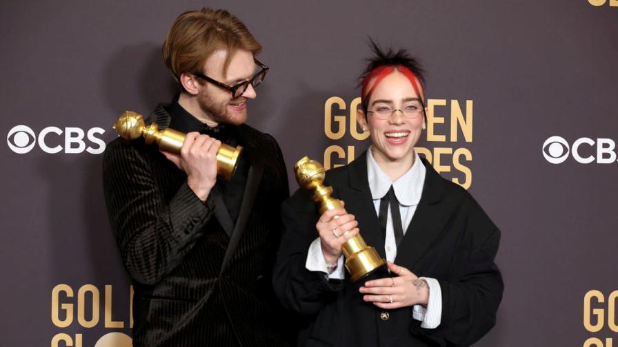 Подиграха се на облеклото на Били Айлиш от наградите "Златен глобус"