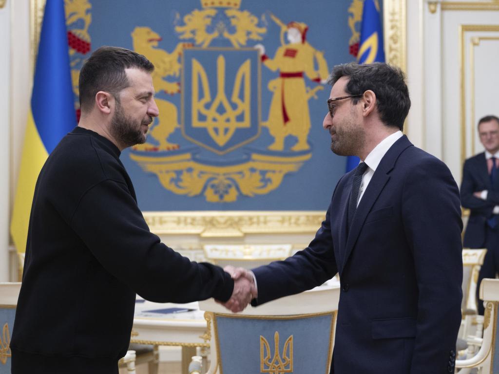 Украинският президент Володимир Зеленски и френският външен министър Стефан Сежурне