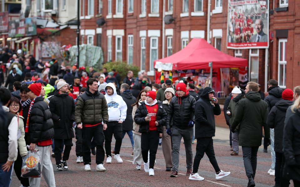 Манчестър Юнайтед приема Тотнъм Хотспър в интригуващ мач от поредния