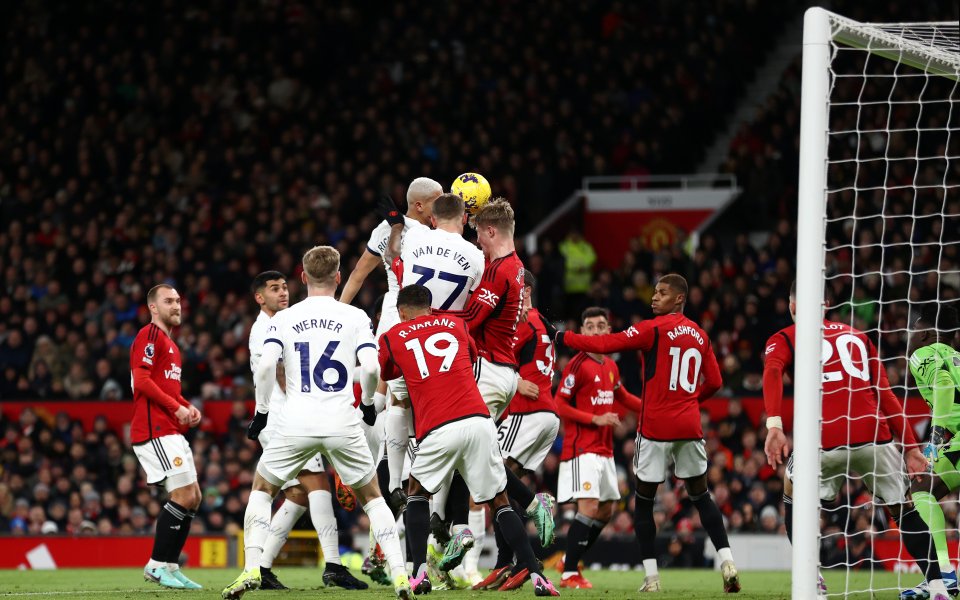 Манчестър Юнайтед приема Тотнъм Хотспър в интригуващ мач от поредния