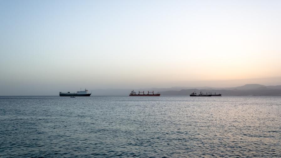 Ракета удари гръцки кораб край Йемен