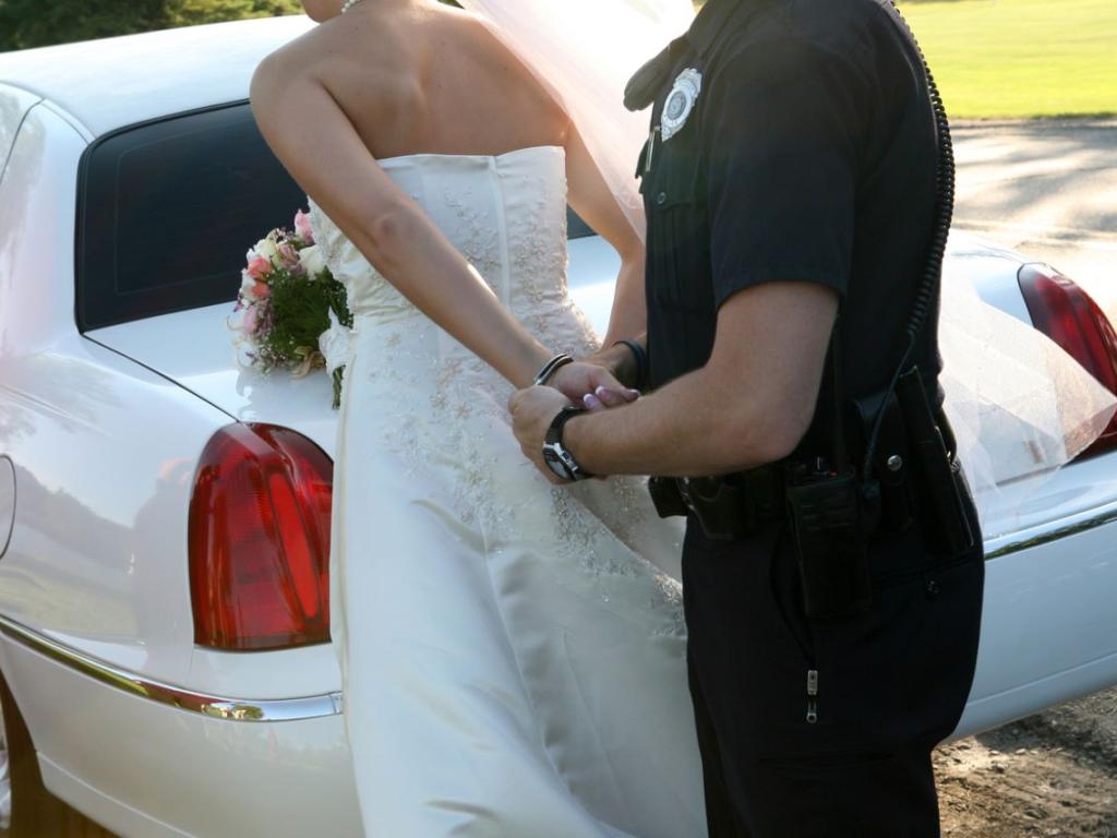 Булка беше арестувана за предполагаемо изнудване в деня на сватбата