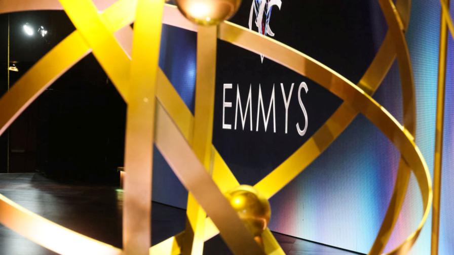 Вълнуващи речи, целувки и сълзи: Най-добрите моменти от наградите "Еми"