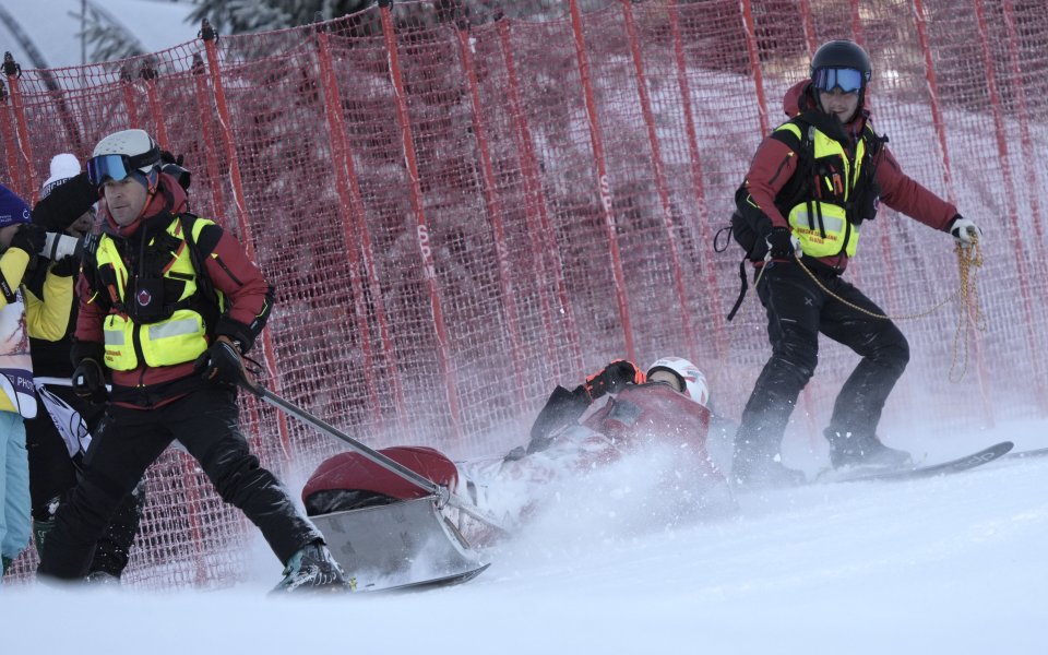 Словашката скиорка Петра Влъхова бе транспортирана с хеликоптер в болница