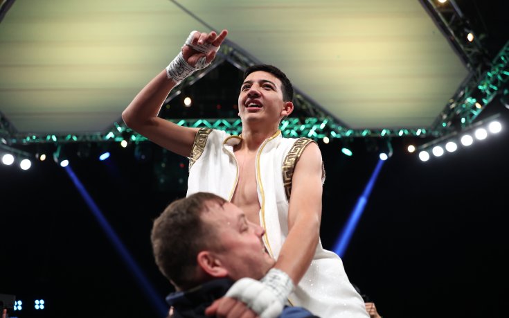 Зрелищен нокаут с изхвърляне от ринга на Misfit Boxing (ВИДЕО)