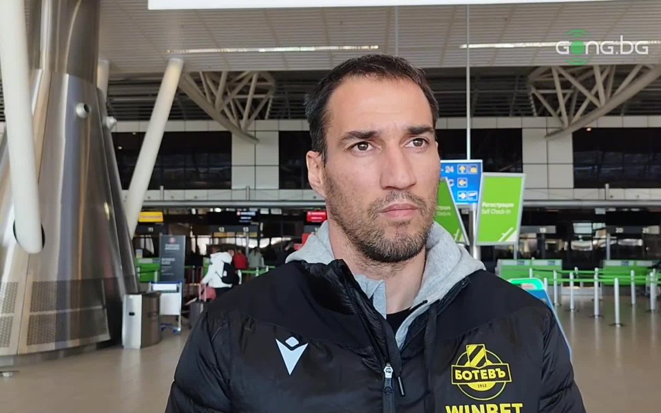 Капитанът на Ботев Пловдив Ивелин Попов говори пред медиите преди