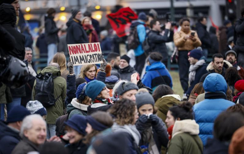 Десетки хиляди на протест във Франция срещу нов закон за