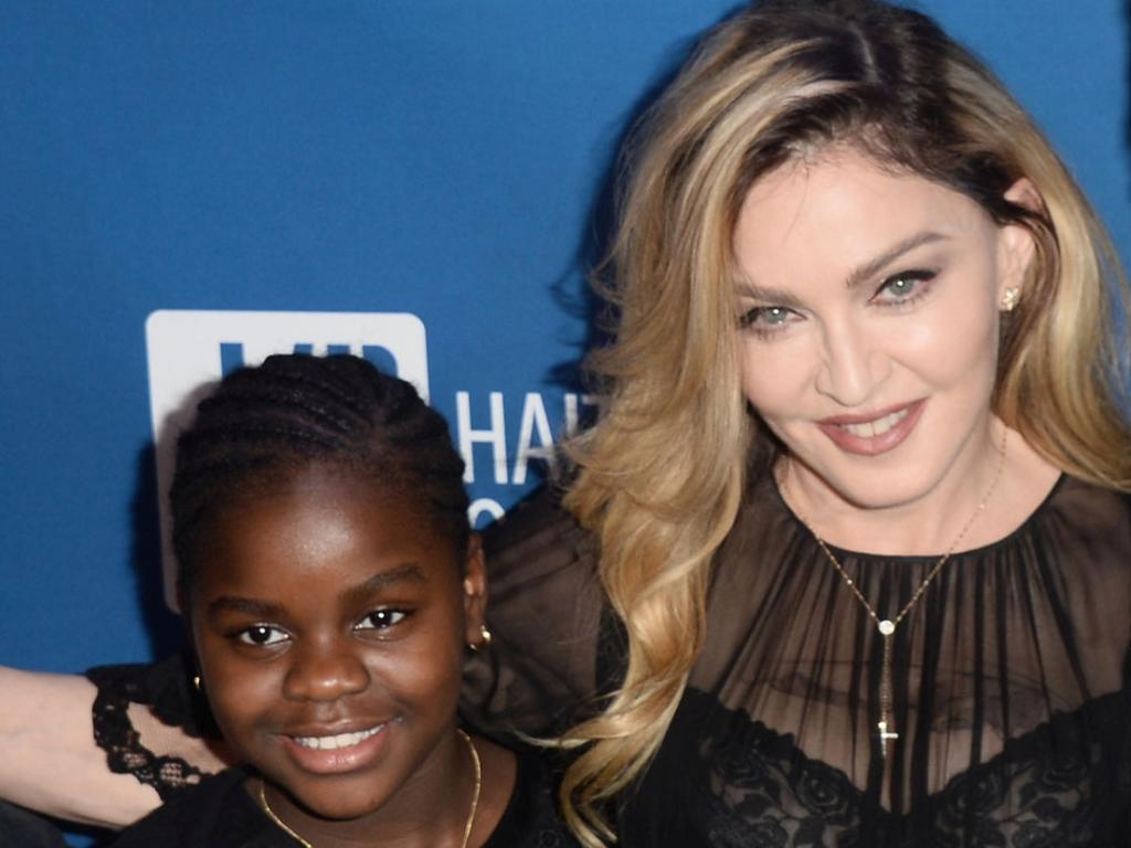 Впонеделник Мадона отдаде специална почит на дъщеря си Мърси за нейния 18 ти рожден
