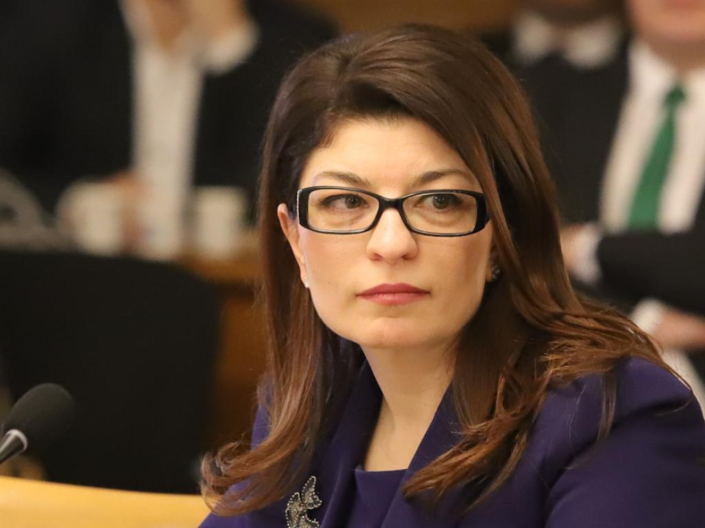 Избраната за конституционен съдия Десислава Атанасова подаде оставка като депутат.