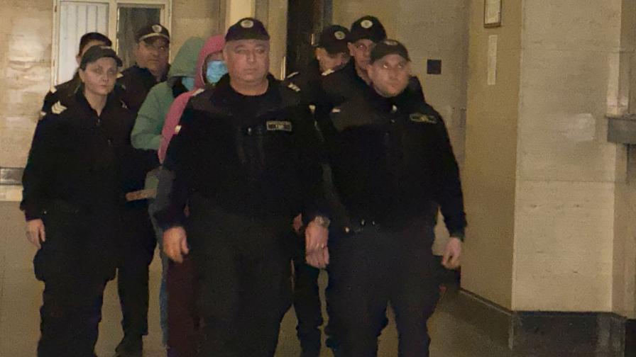 Полицаи отведоха Габриела Славова в ареста