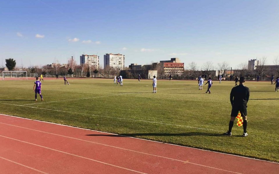 Етър отстъпи с 0:1 на Черноморец Бургас във втората си контрола от подготовката.