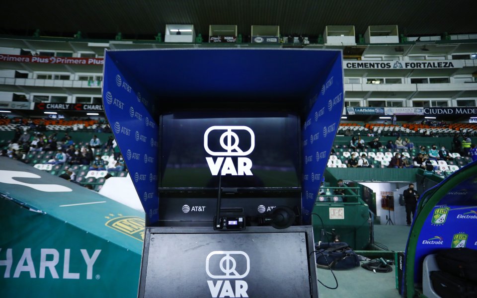 ФИФА подготвя революция: треньорите вече ще могат да искат ВАР (видео)