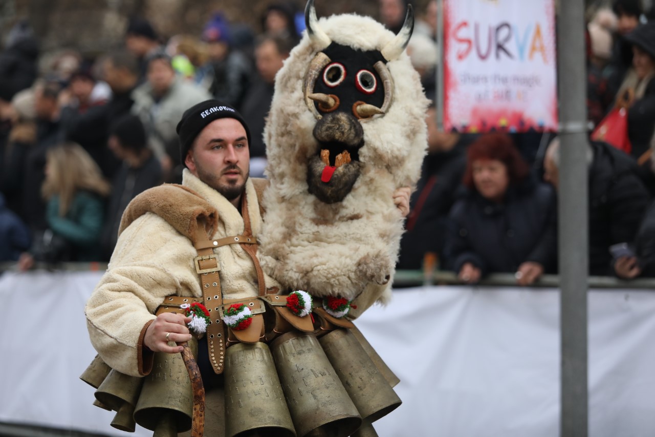 <p>Хиляди жители и гости на миньорския град са свидетели на 30-ия Международен фестивал на маскарадните игри.</p>