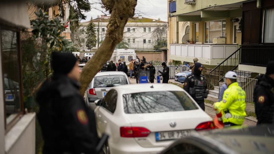 Турските власти задържаха над 50 души за стрелбата в католическа църква
