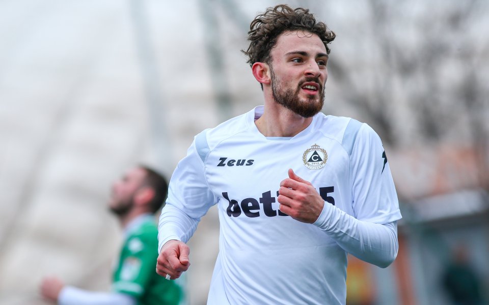 Славия ще се предложи договор на един от играчите, които