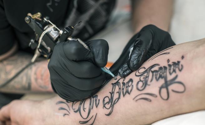Надписи, които оставят следа: Популярни фрази, които да си татуираме